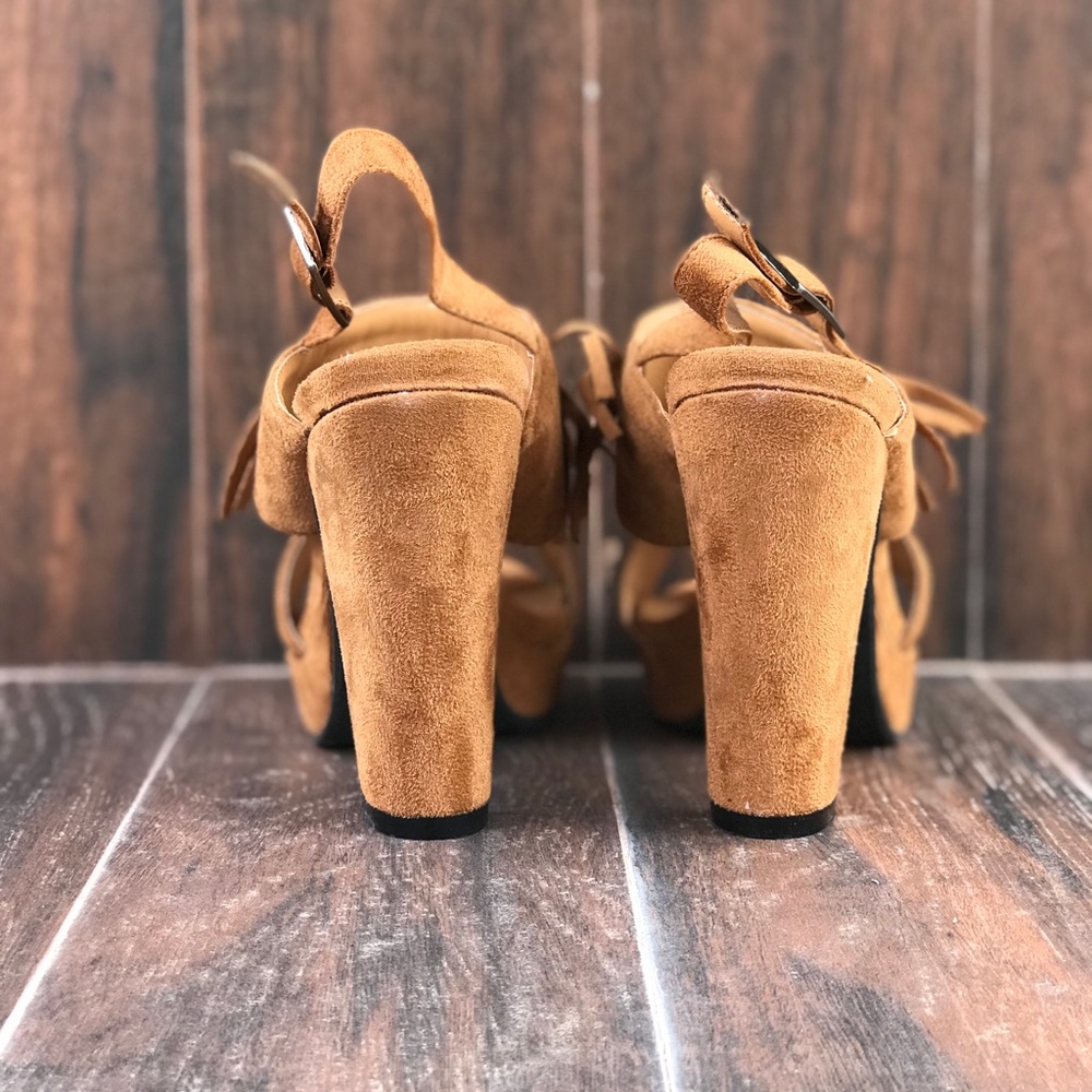 NIB Tan Chic Fringe High Heel Platform Sandal - Picture 6 of 6